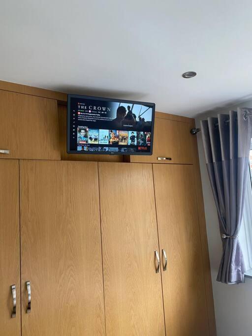 Three Bedroom House, Driveway, Bracknell Centre Buitenkant foto