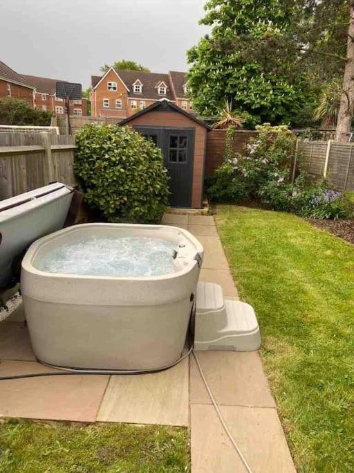 Three Bedroom House, Driveway, Bracknell Centre Buitenkant foto